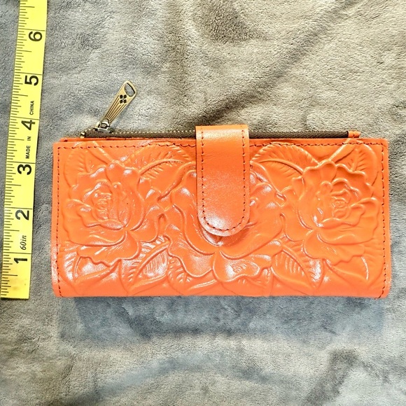 NWOT Patricia Nash Floral Embossed Wallet - Picture 5 of 6